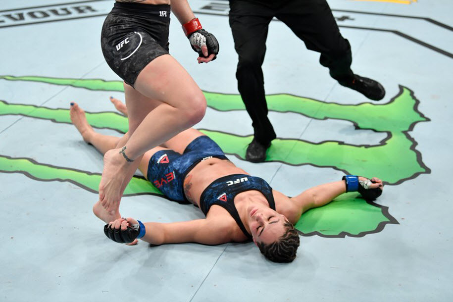 Những hình ảnh từ UFC 238: Henry Cejudo vs Marlon Moraes Những hình ảnh từ UFC 238: Henry Cejudo vs Marlon Moraes
